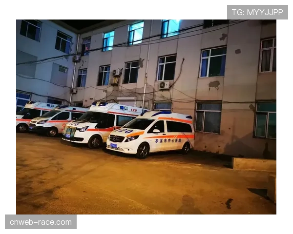 加的斯后卫法利在争顶中头部受伤,比赛暂停并由救护车送入医院 加的斯后卫法利在争顶中头部受伤,比赛暂停并由救护车送入医院